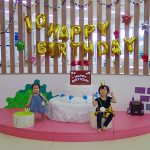 久喜市屋内型こどもの遊び場(あそびのにわ)
@asobibakuki1023 

今日は第2クールで10月のお誕生日会を開催いたしました🎂✨️
今月は２名のお友だちが参加してくれました！

インタビュータイムではみんなに注目されてドキドキ💓の中、質問に応えられてすごくかっこよかったです😎🌟

ケーキ作りではお誕生日じゃないお友だちもたくさん参加してくれ、可愛いステキなケーキが完成しました🍓🎂

お誕生日会に参加してくれたお友だちありがとうございます♪
本日もたくさんのご来場いただきありがとうございました😊

※※※※※※※※※※※※※※※※※※※※※※※※※※※※※※※※

埼玉県久喜市桜田3丁目2-1

JR東鷲宮駅　東口　ヤオコー東鷲宮店2階

⚫︎駐車場は商業施設となります。

　・屋内型こどもの遊び場の利用者は3時間

　　まで無料

　・その後は1時間あたり200円です。

⚫︎平日の最終受付は16:30となります。

⚫︎土日祝の最終受付は18:30となります。

※※※※※※※※※※※※※※※※※※※※※※※※※※※※※※※※

#ボーネルンド

#ボーネルンドあそびのせかい 

#ボーネルンドのおもちゃ 

#久喜

#久喜市

#久喜市屋内こどもの遊び場

#屋内遊び場 

#屋内型遊戯施設 

#ヤオコー東鷲宮 

#雨の日の過ごし方 

#寒い日の過ごし方