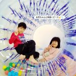 久喜市屋内型こども遊び場（あそびのにわ）

@asobibakuki1023 

かわいい元気なお友だちが沢山遊びに来てくれました♪
冬休みもあそびのにわで思いきり体を動かして遊ぼう🌟

みんなも遊び場に遊びに来てね♪

※※※※※※※※※※※※※※※※※※※※※※※※※※※※※※※※

埼玉県久喜市桜田3丁目2-1

JR東鷲宮駅　東口　ヤオコー東鷲宮店2階

⚫︎駐車場は商業施設となります。

　・屋内型こどもの遊び場の利用者は3時間

　　まで無料

　・その後は1時間あたり200円です。

⚫︎平日の最終受付は16:30となります。

⚫︎土日祝の最終受付は18:30となります。

※※※※※※※※※※※※※※※※※※※※※※※※※※※※※※※※

#ボーネルンド

#ボーネルンドあそびのせかい 

#ボーネルンドのおもちゃ 

#久喜

#久喜市

久喜市屋内こどもの遊び場

屋内遊び場 

屋内型遊戯施設 

ヤオコー東鷲宮 

雨の日の過ごし方 

暑い日の過ごし方