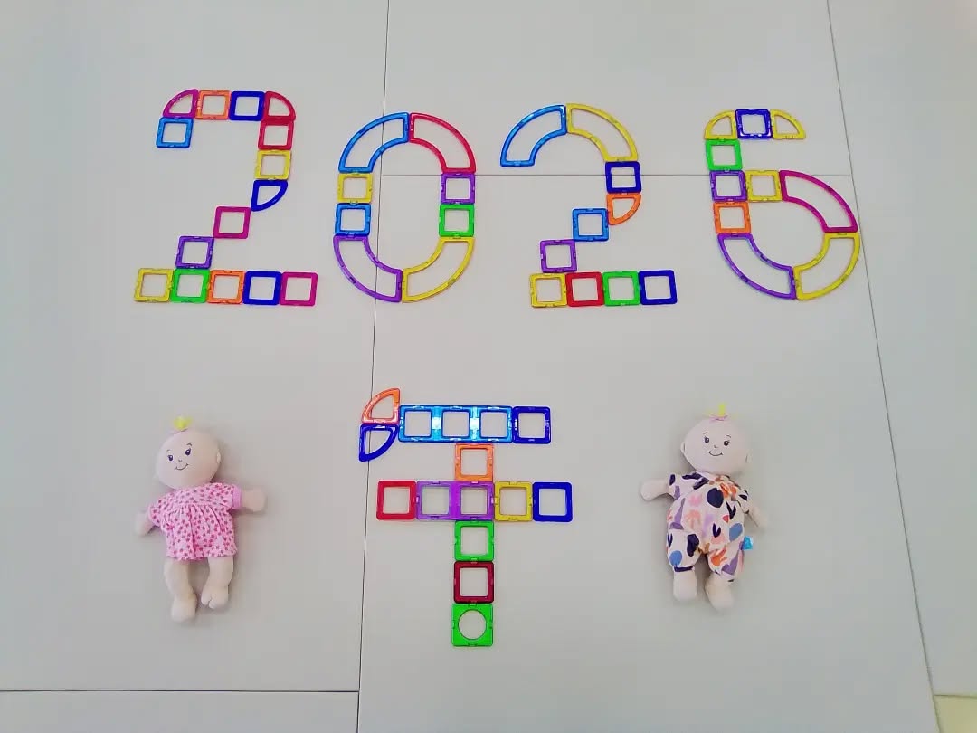 久喜市屋内型こどもの遊び場(あそびのにわ)

新年明けましておめでとうございます🎍
今年も子どもたちの笑い声がたくさん溢れる1年になりますように…🍀

今年も皆さまのご来場スタッフ一同心よりお待ちしております。

※※※※※※※※※※※※※※※※※※※※※※※※※※※※※※※※

埼玉県久喜市桜田3丁目2-1

JR東鷲宮駅　東口　ヤオコー東鷲宮店2階

⚫︎駐車場は商業施設となります。

　・屋内型こどもの遊び場の利用者は3時間

　　まで無料

　・その後は1時間あたり200円です。

⚫︎平日の最終受付は16:30となります。

⚫︎土日祝の最終受付は18:30となります。

※※※※※※※※※※※※※※※※※※※※※※※※※※※※※※※※

#ボーネルンド

#久喜

#屋内遊び場 

#雨の日の過ごし方 

#寒い日の過ごし方